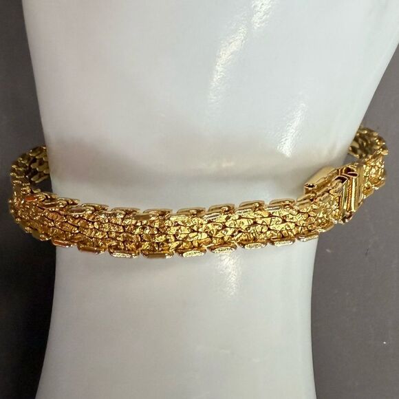 Pair of Gorgeous Monet Gold Bracelets one braided with clasp plus classic bangle - Picture 9 of 9